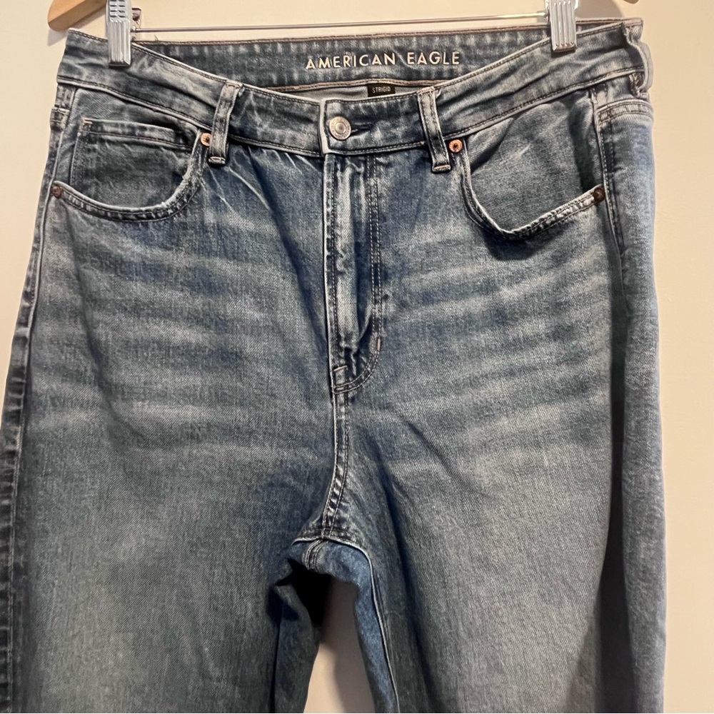 American Eagle Strigid Ripped Mom Jeans High Rise Distressed Straight Leg - Picture 5 of 14